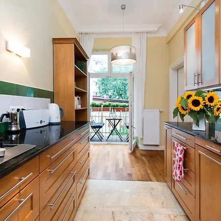 Style4rent Sunny Old Town