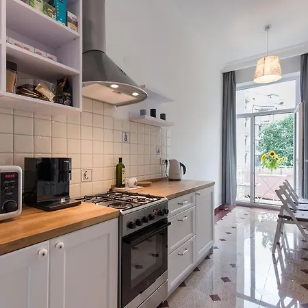 Style4rent Sunny Old Town Apartment *
